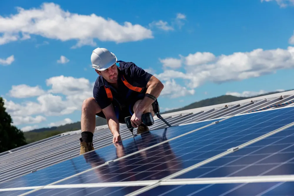 panneaux solaires près de Talais